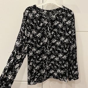 Dainty Black & White Floral Rayon Blouse